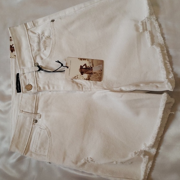 Sincerely Jules NWT size 1 white distressed denim shorts - Picture 1 of 6